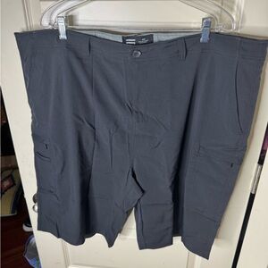 NWT Three Sixty Six Men’s dry-fit golf cargo shorts size 44 (black)